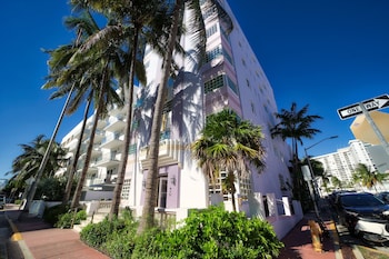 Hotel exterior and entrance at Le Particulier Miami