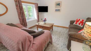 Cottage | 2 bedrooms, individually decorated, individually furnished, free WiFi