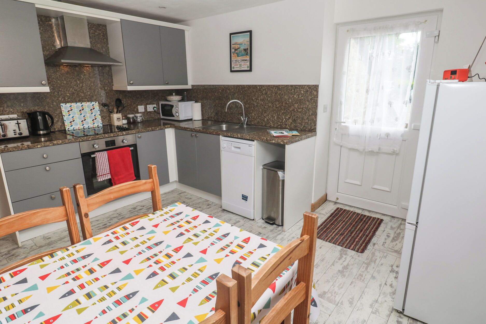 Cottage | Private kitchen | Fridge, microwave, dishwasher, toaster