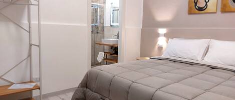Economy Double Room | Desk, laptop workspace, soundproofing, free WiFi