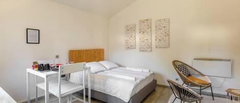 1 bedroom, WiFi, bed sheets