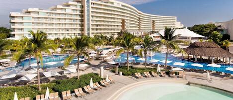 6 outdoor pools, open 8:00 AM to 8:00 PM, pool umbrellas, pool loungers