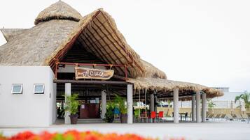 4 restaurants, spécialités Cuisine à base de fruits de mer