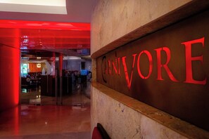 4 restaurants, serveren ontbijt, lunch, diner, visgerechten