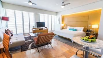 Zimmersafe, Schreibtisch, laptopgeeigneter Arbeitsplatz