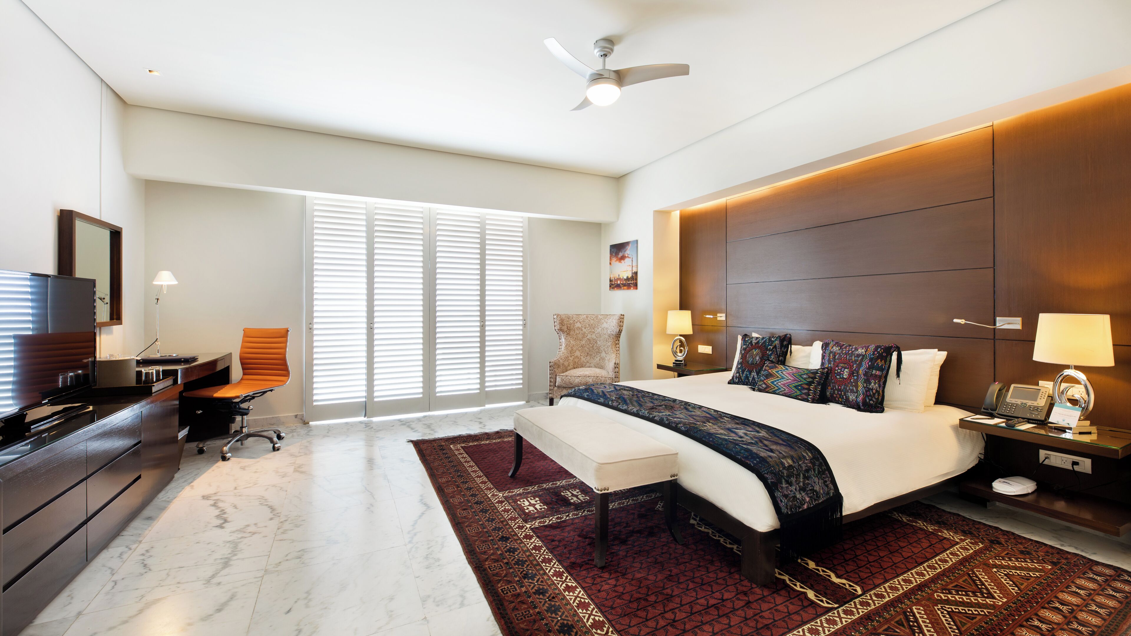 Standard Room, 1 King Bed | Down comforters, in-room safe, individually furnished, desk