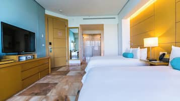 Two Superior Double Beds Diamante View AI | Caja de seguridad en la habitación, muebles diferentes y escritorio