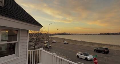 Stunning Beachfront 3BR, Ocean/City Views, Near Boston, Free Parking