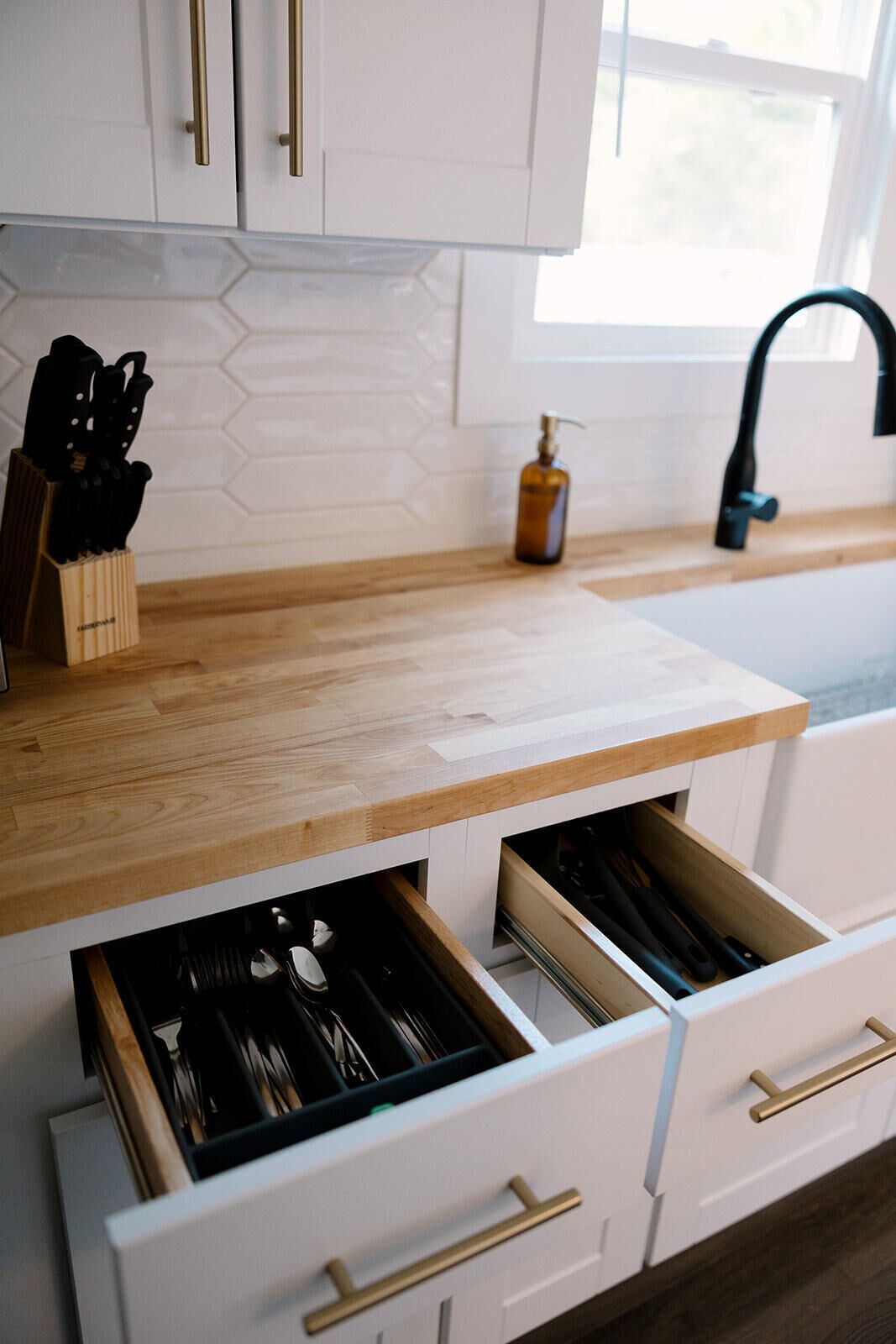 Oven, dishwasher, toaster, coffee grinder