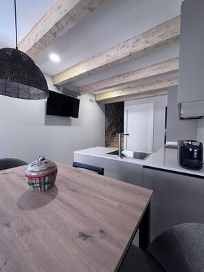 Kühlschrank, Ofen, Herdplatte, Geschirrspüler