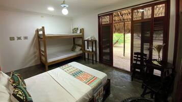 Caja de seguridad en la habitación y decoración personalizada