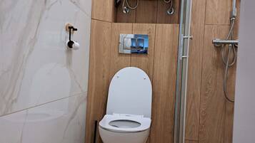 Dusche, Haartrockner, Toilettenpapier