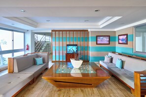 Lobby sitting area - Beachfront Condos Las Olas Sleeps 6 (Guayacanes)