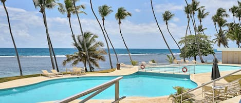 Outdoor pool, pool umbrellas, sun loungers