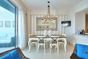 Repas dans la chambre
