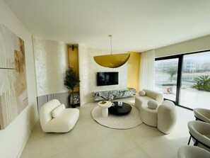 Villa Deluxe, vue mer | Coin séjour | Télévision à écran plat