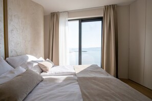 Deluxe Villa, Sea View | 4 bedrooms, in-room safe, soundproofing, iron/ironing board