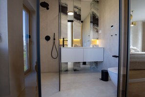 Villa Deluxe, vue mer | Salle de bain | Peignoirs, chaussons