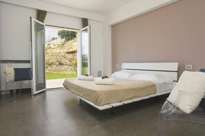 5 slaapkamers, een strijkplank/strijkijzer, gratis wifi, beddengoed