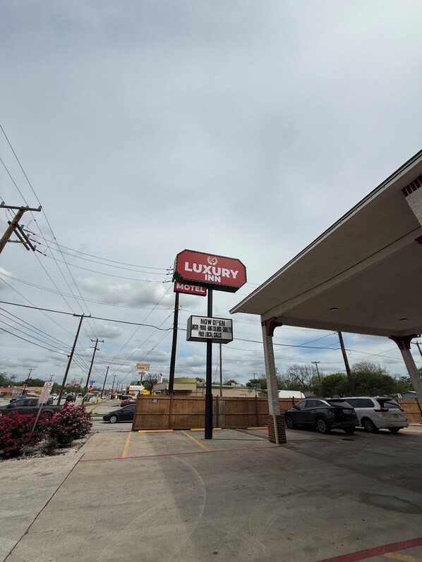 Exterior - luxury inn (San Antonio)