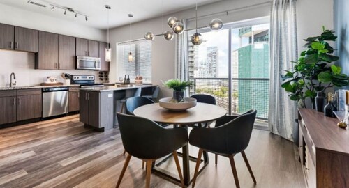 Stylish 1BR at Miro – Rooftop Pool and Fire Pit!