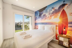 4 bedrooms, iron/ironing board, Internet, bed sheets