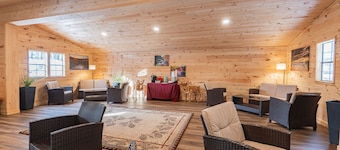Cedar #1: Rustic Cedar Suite Retreat