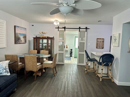 Salty Sea Home Jupiter/Tequesta! 4-bedroom 2-bath fully furnished home, sleep 8.