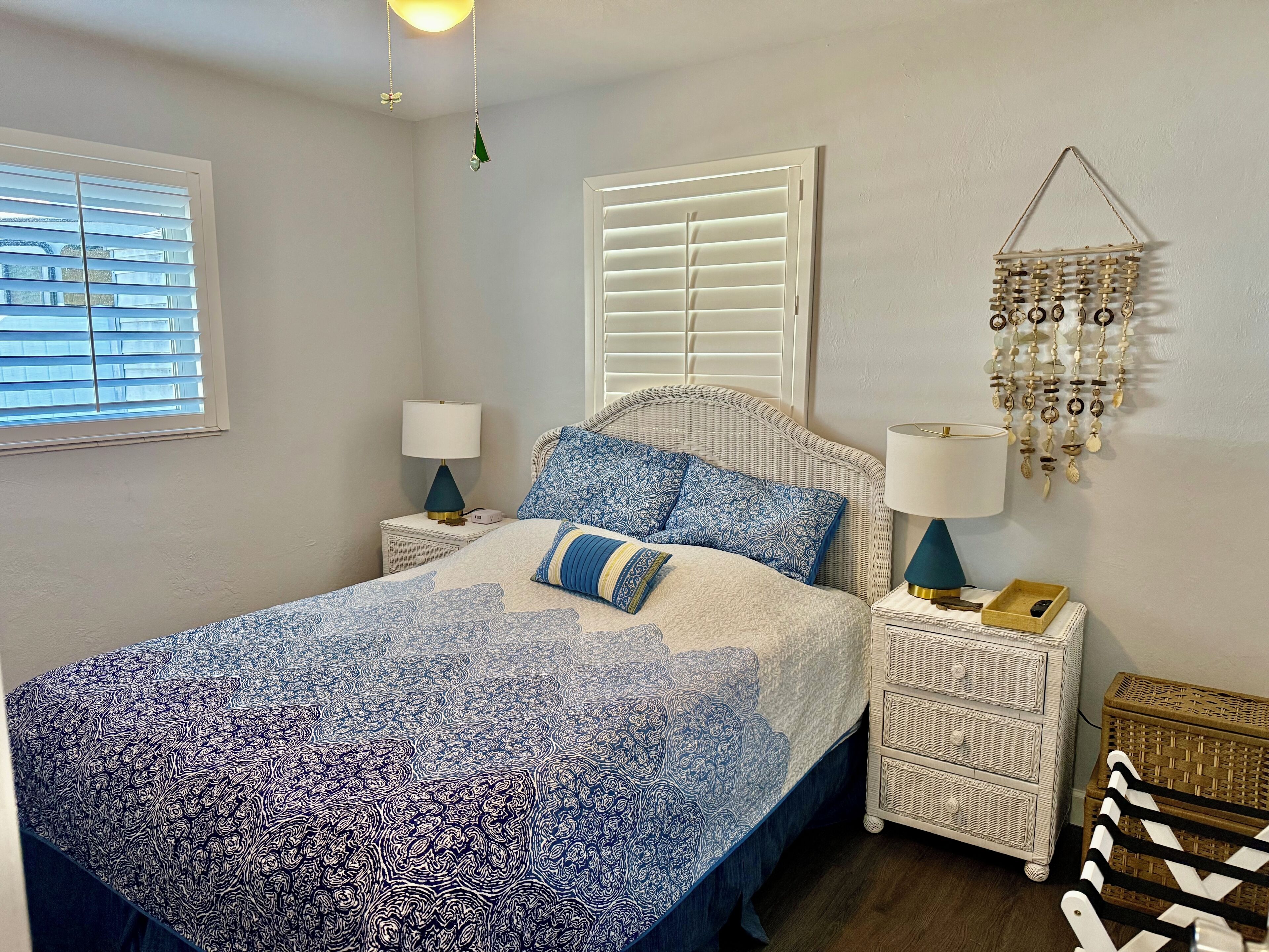 3 habitaciones, caja de seguridad en la habitación y escritorio 