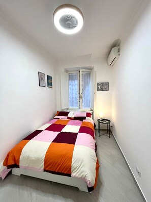 3 bedrooms, desk, WiFi, bed sheets - Sunny’s Suite-Renovated in 2025, 2min to Metro, 8min to Colosseum,A/C, Netflix (Roma)