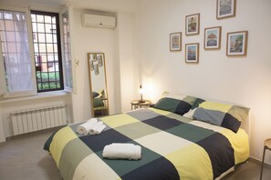 3 bedrooms, desk, WiFi, bed sheets - Sunny’s Suite-Renovated in 2025, 2min to Metro, 8min to Colosseum,A/C, Netflix (Roma)