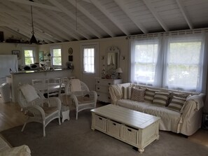 Smart TV, fireplace, DVD player