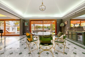Chalet | Dining