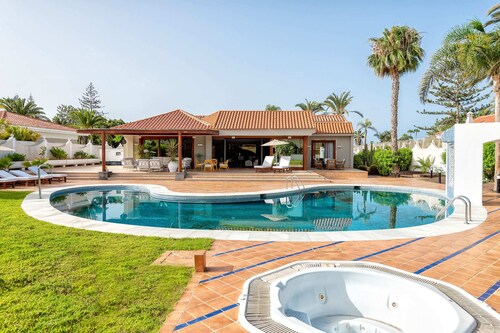 Bungalow in Maspalomas Near Golf & Beach