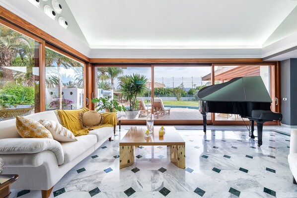 Chalet | Living room - Bungalow in Maspalomas Near Golf & Beach (San Bartolomé de Tirajana)