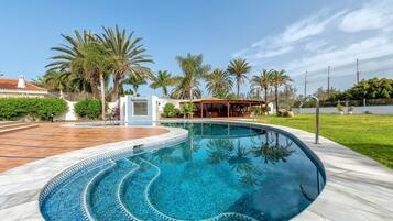 Chalet | Pool | Indoor pool, outdoor pool