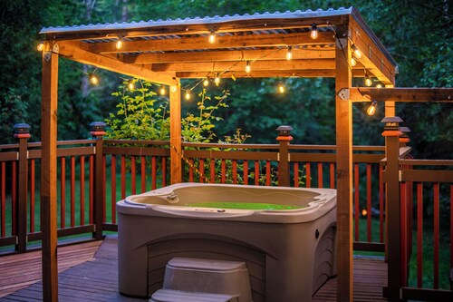 Olympic Wanderer Creekside Hot-tub Olympic Peninsula Nature Retreat