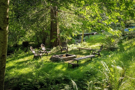 施設の敷地. Olympic Wanderer Creekside~ Hot-tub Olympic Peninsula Nature Retreat
