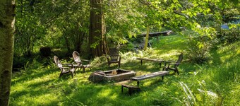 Olympic Wanderer Creekside~ Hot-tub Olympic Peninsula Nature Retreat