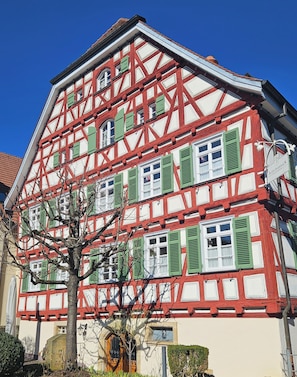 Front of property - Altes Pfarrhaus Hotel und Restaurant (Bad Ueberkingen)