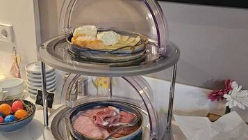 Tägliches Frühstücksbuffet (15 EUR pro Person)