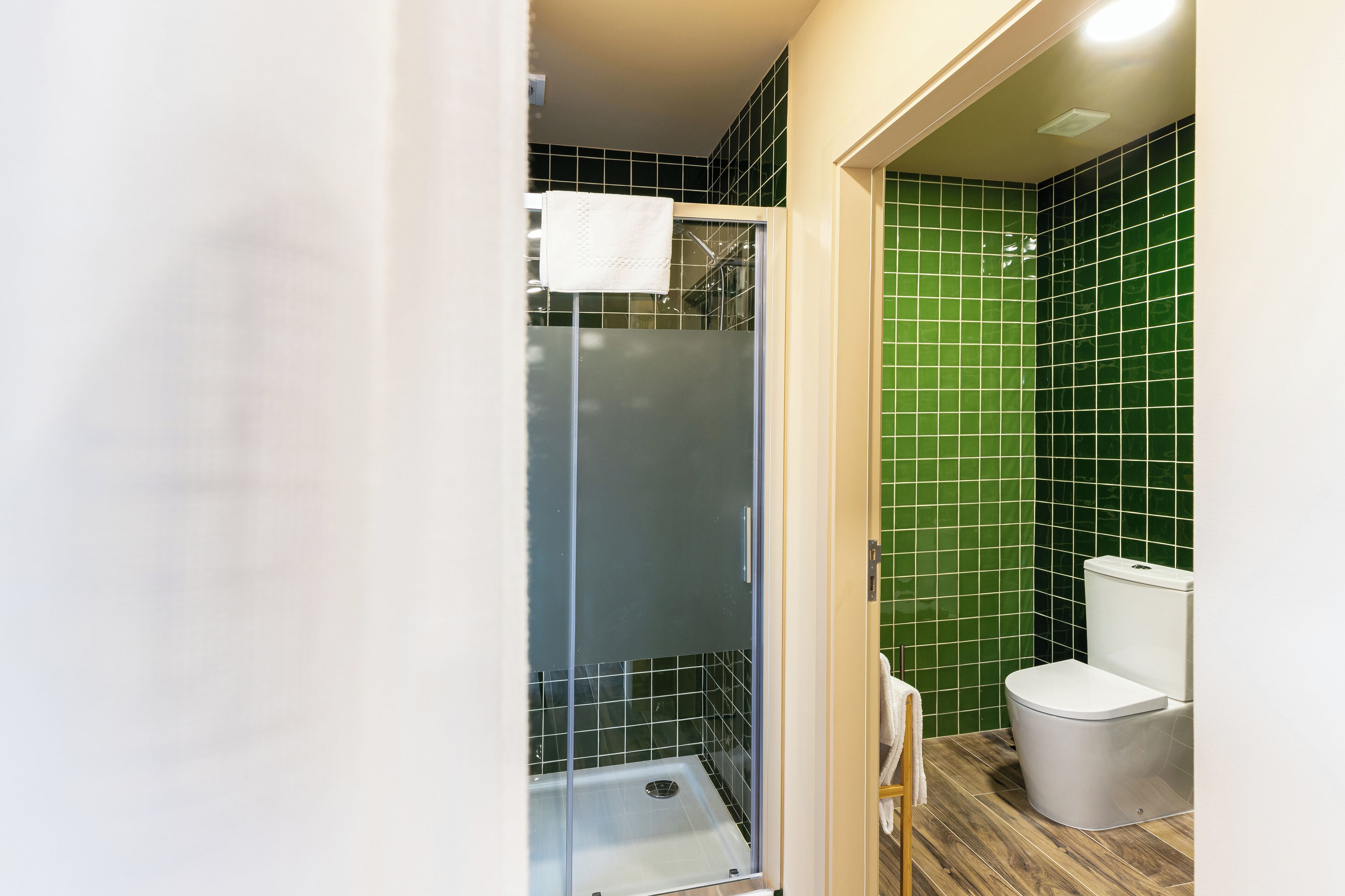 Serviettes fournies, savon, papier toilette