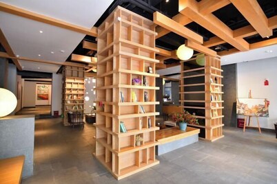 Qifan Hotel (Kunming Railway Station Vientiane City)