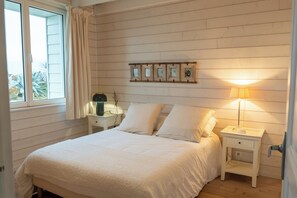 2 bedrooms, iron/ironing board, WiFi