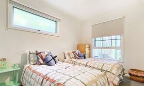 4 Schlafzimmer, Schreibtisch, Reisekinderbett, WLAN