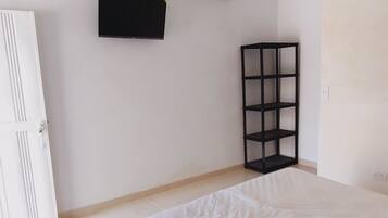 1 habitación, wifi y ropa de cama