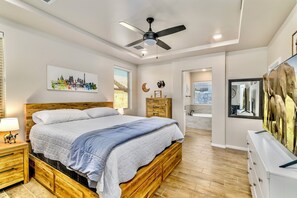 3 bedrooms, desk, WiFi, bed sheets - Modern High Desert 3BR Retreat (Las Cruces)
