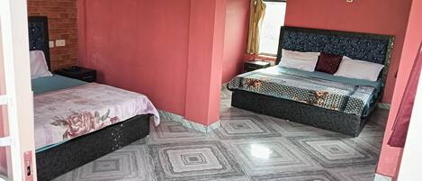 4 habitaciones, tabla de planchar con plancha y wifi
