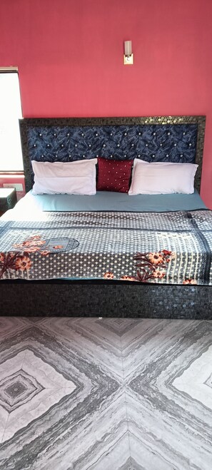 4 habitaciones, tabla de planchar con plancha y wifi 