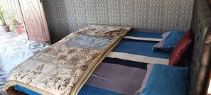4 habitaciones, tabla de planchar con plancha y wifi